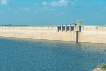 Khun Dan Dam was built according to the King’s project. .The King had royally given the name of the dam as Khun Dan Prakan Chon Dam .to honor the bravery of Khun Han Phithak Phraiwan or Khun Dan
