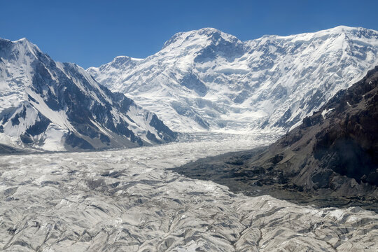 Pobeda Peak (7439 m) and Zvezdochka Glacier, Central Tian Shan, Kyrgyzstan.