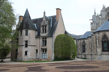 Fototapeta na wymiar abbot's lodging and abbey church at the trinity abbey in vendôme (france)