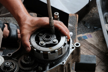 Maintenance of motorcycle engine clutch system by technicians