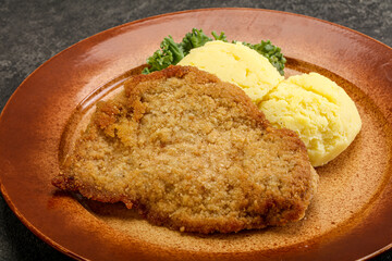 Crispy chicken schnitzel with mashed potato
