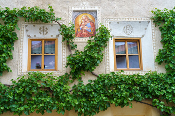 Fototapeta na wymiar Glorenza, historic village in Venosta valley. Windows
