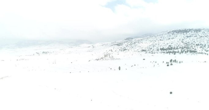 Paisaje blanco de nieve, espa&ntilde;a