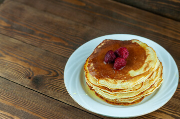 pancakes with honey and raspberries