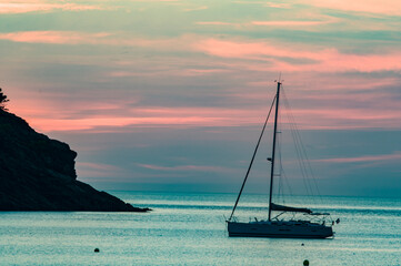 Amanecer en el Mediterráneo, Portbou, Gerona, Cataluña, España 