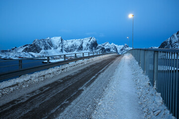 Obraz premium bridge against a beautiful Norwegian landscape