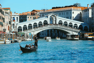 Fototapeta premium ITALY, VENICE - February 28 2017: view of the bridge on grand canal in Venice