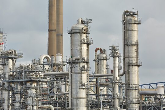 Structures of on oil refinery and chemical plant