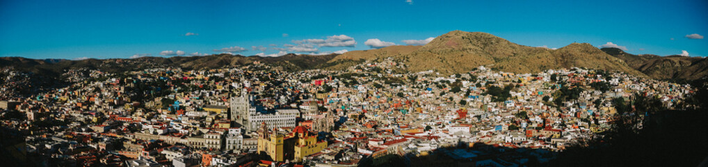 Fototapeta na wymiar Guanajuato en panorámica