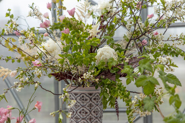 Fresh and tender wedding flower arrangement 