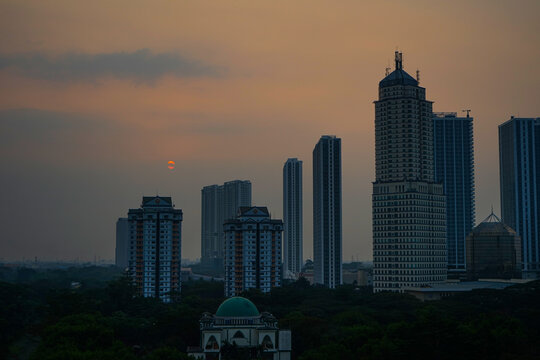 twilight in the city