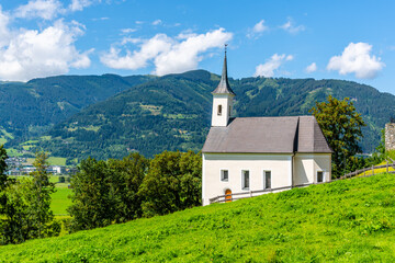 Fototapeta na wymiar Rural alpine chapel