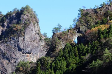 日向神ダムの蹴洞岩