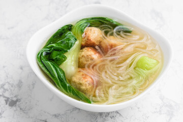 鶏団子と春雨スープ