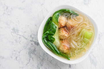 鶏団子と春雨スープ