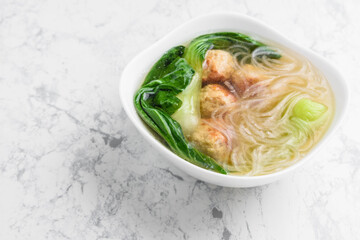 鶏団子と春雨スープ