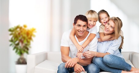 Obraz premium Beautiful smiling lovely family sitting on the sofa