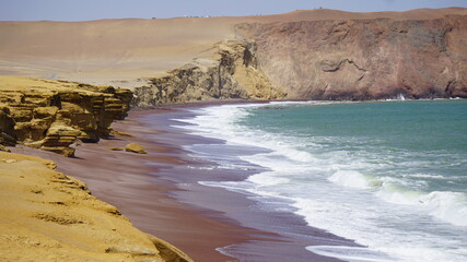 Reserva Nacional de Paracas, praia vermelha, Peru