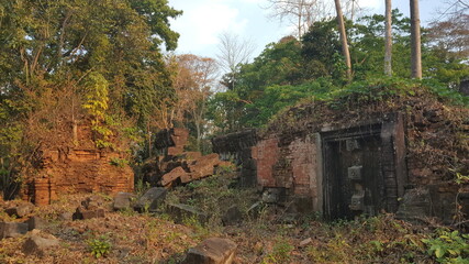 Cambodia.  Prasat Khnar temple.  The temple was built in the Angkor period, at the beginning of the 10th century.  Under the reign of Jayavarman IV.  Preah Vihear province.  Preah Vihear city.