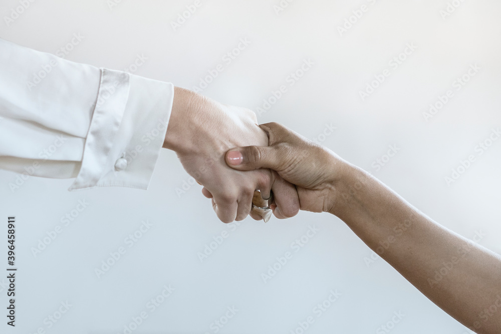 Poster People shaking hands in business agreement