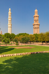 Obraz premium Middle East, Arabian Peninsula, Oman, Muscat. Garden of the Sultan Qaboos Grand Mosque in Muscat.