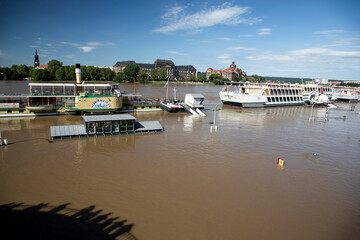 Fototapeta na wymiar Dresden waterfront during floods in 2013