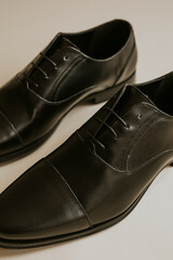 Men's black leather lace-up shoes