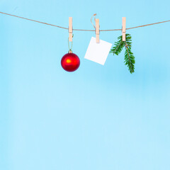 Christmas decorations and a note.　クリスマスの飾りとメモ