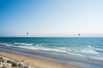 Fototapeta na wymiar Kite surfing on West Coast, Pacific Ocean, California, USA
