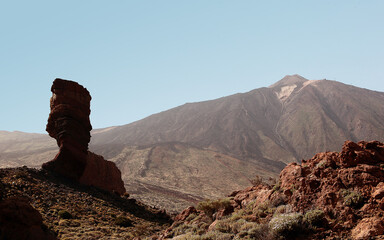 Fototapeta na wymiar paisaje volcánico con el tedie 