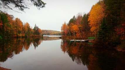Obraz premium Beau paysage automnal, Lac Morgan, Rawdon, Canada