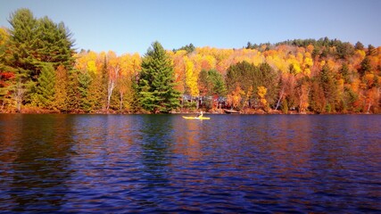 Beau paysage automnal, Lac Morgan, Rawdon, Canada