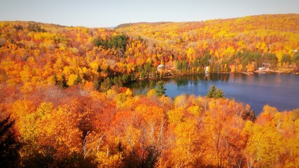 Beau paysage automnal, Lac Morgan, Rawdon, Canada