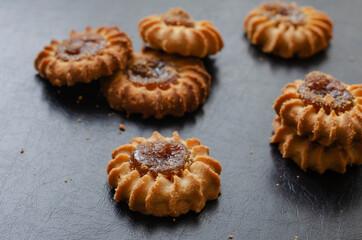 Hourglass cookies with fruit jam.