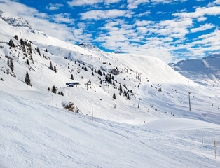 Fototapeta na wymiar ski slope in Ski Arlberg, Austria