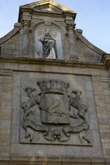 Fototapeta na wymiar Détail de la Porte Saint-Vincent à Vannes dans le Morbihan