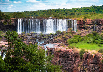 Obraz premium waterfall in autumn iguazu falls 