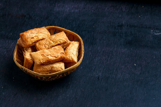 Indian Khari Or Kharee Or Salty Puff Pastry Snacks In Wooden Bowl