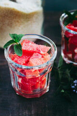 Salade de fruits frais pamplemousse sucré et menthe fraîche