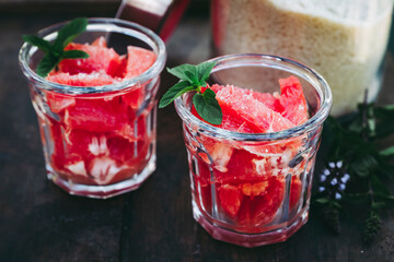 Salade de fruits frais pamplemousse sucré et menthe fraîche