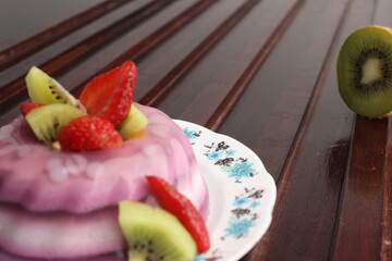 yummy delicious strawberry kiwi pudding 