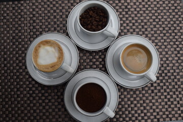 Café com leite, café espresso, grãos e pó de café