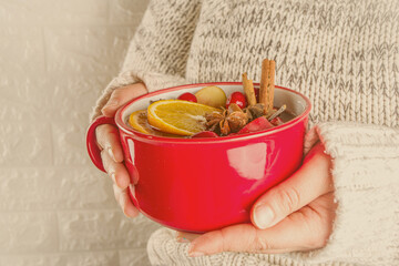  Mulled wine hot drink with citrus and spices