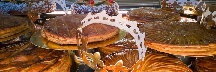 Display of galettes des rois, french kingcakes, with a goden crown in a bakery