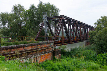 Obraz premium train bridge in the rain