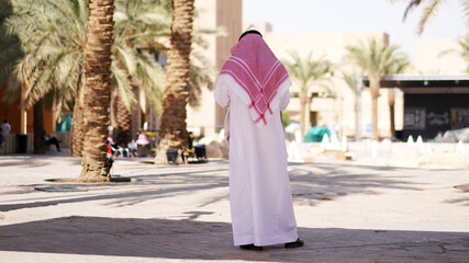 Arabic man wearing traditional headscarf Kufiya / Shemagh