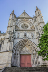 Obraz premium Flamboyant Gothic St. Michel Basilica (Basilique Saint Michel, XIV - XVI century) dedicated to the Archangel Michel in the Bordeaux city center. Bordeaux, France.