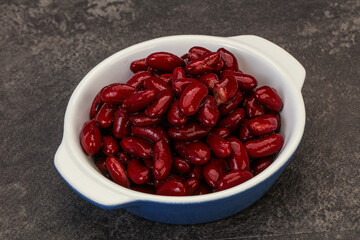 Red baked kidney in the bowl