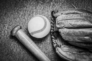 vintage old baseball glove vith ball and bat