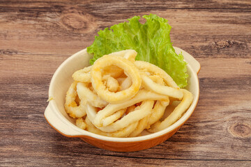 Roasted squid rings with salad